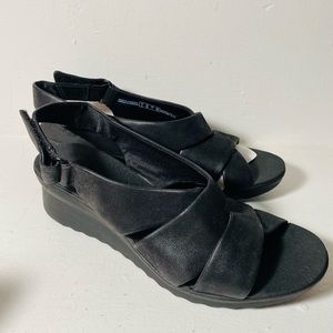 New Clark’s sandals. Size 7